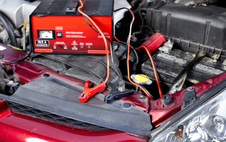Как правильно зарядить аккумулятор автомобиля самостоятельно?