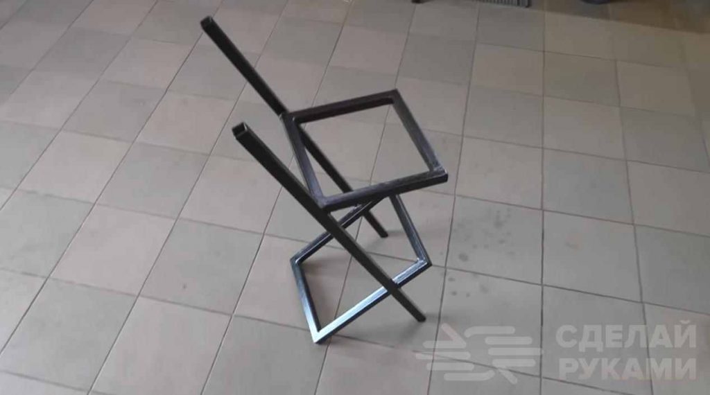 Классный стул с подставкой для ног из профильной трубы